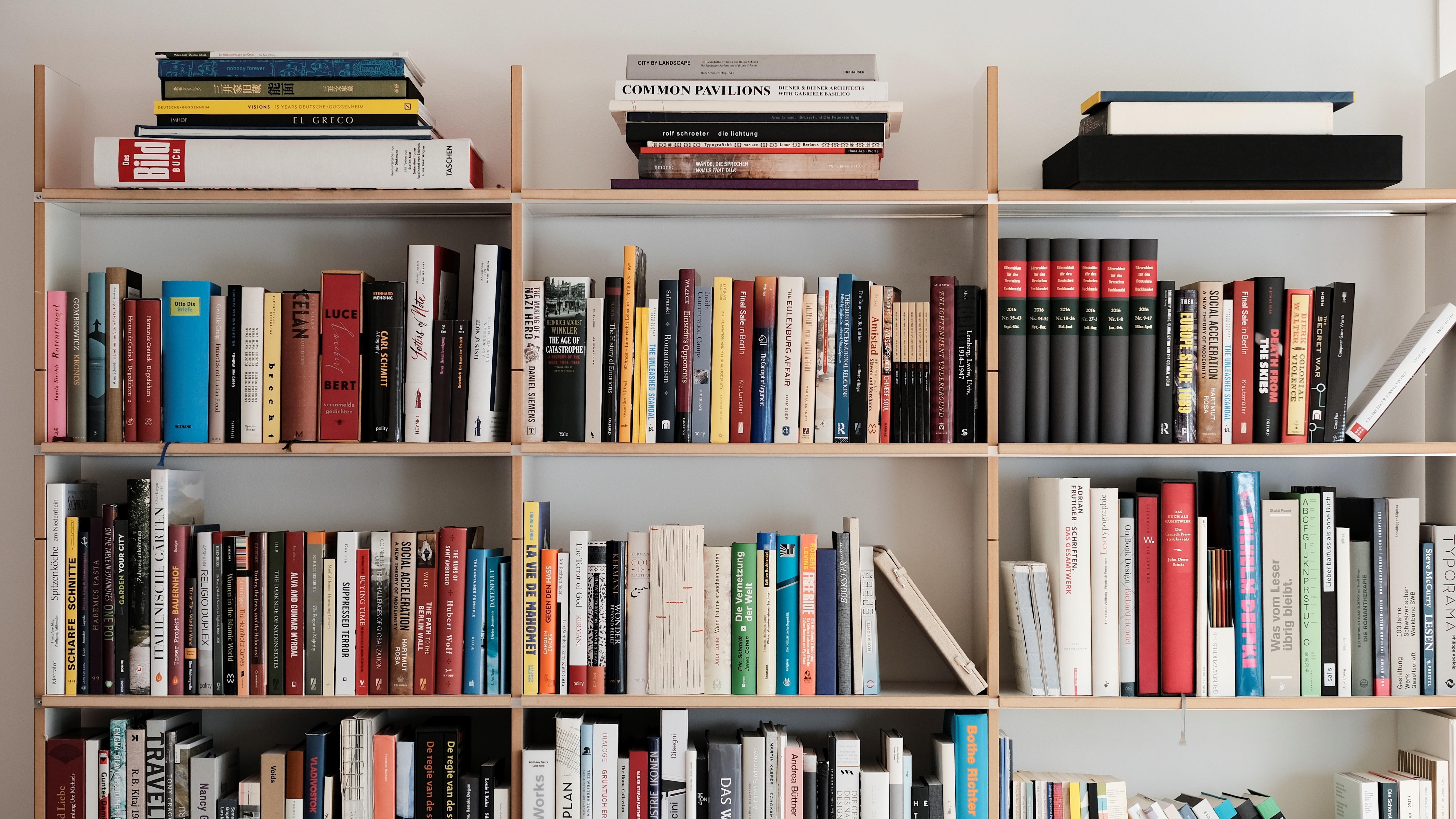 Bücherregal