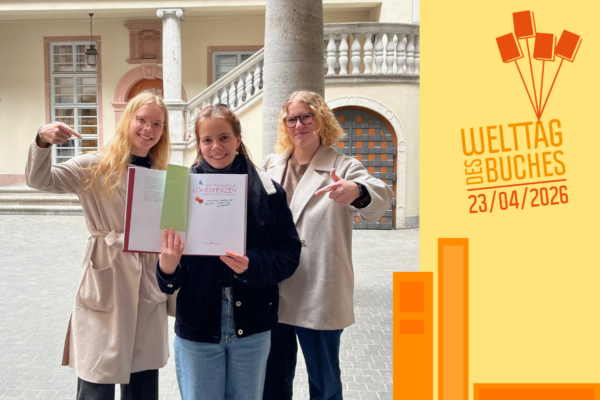 Ronja, Jule und Emely feiern die Welttag des Buches-Aktion